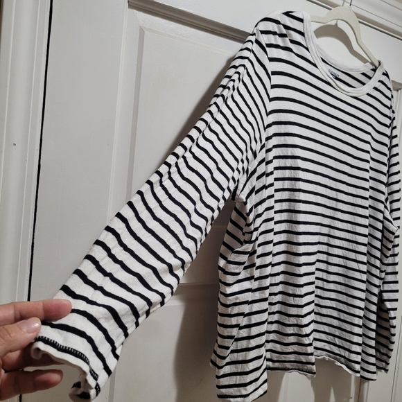 Old Navy Everywear Striped Long Sleeve Tee – White & Black (3X) Pre-Loved - Picture 2 of 5